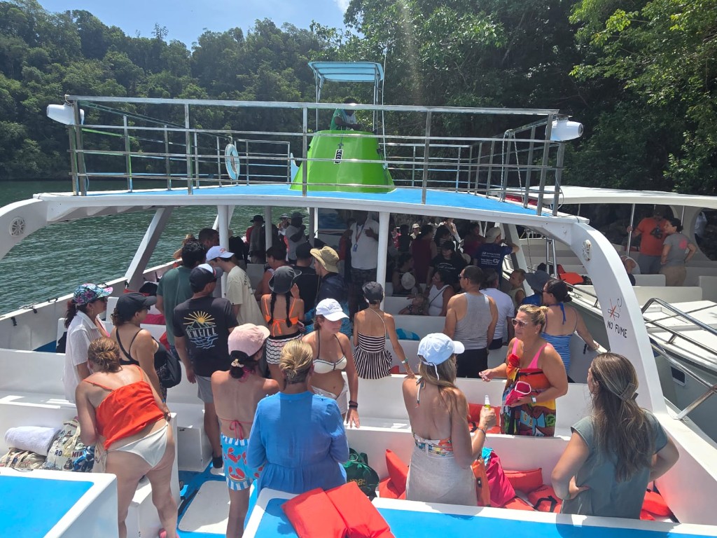 Lancha en Los Haitises