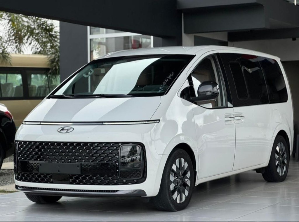 Van Hyundai de Pedro Taxi Samana
